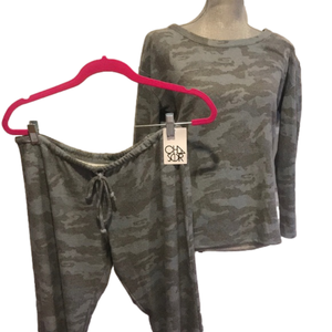 NWT Chaser 2 Piece Camo lounge set